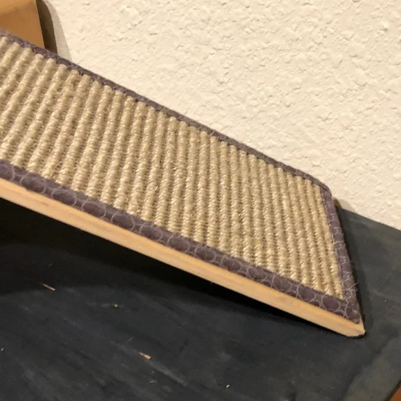 Natural Woven Cat Scratcher Ramp - Picture 5 of 9